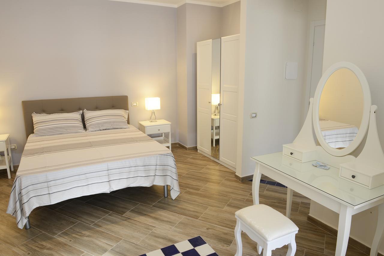 Bed and Breakfast Fronte Del Porto Salerno Exterior foto